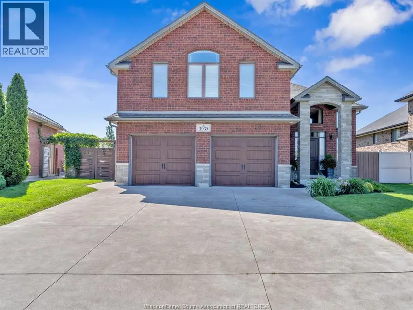 Detached at 3939 WILDWOOD DRIVE, Windsor