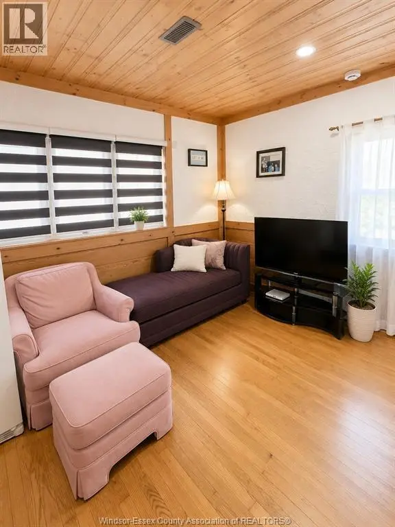 Detached at 2628 BUCKINGHAM DRIVE Unit# 1, Windsor