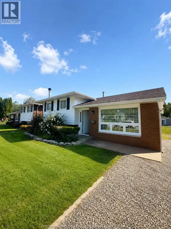 Detached at 1860 Service ROAD