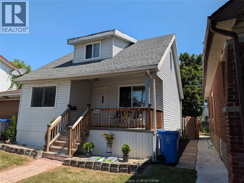 Detached at 868 ELM, Windsor
