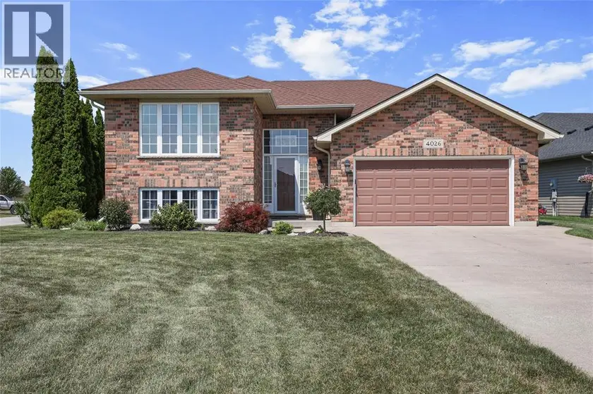 Detached at 4026 Applewood DRIVE, Petrolia