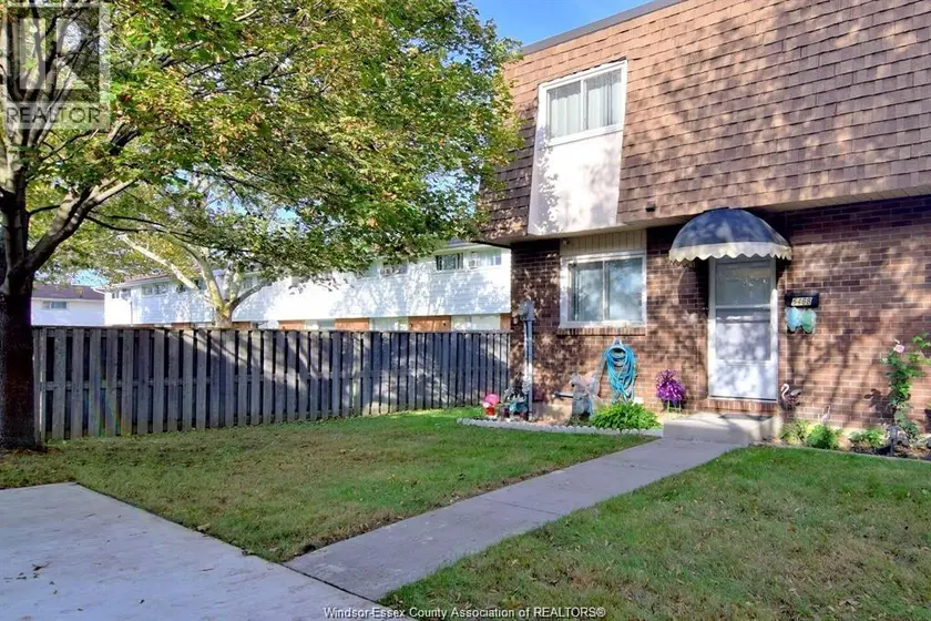 Townhouse at 5468 LASSALINE AVENUE, Windsor