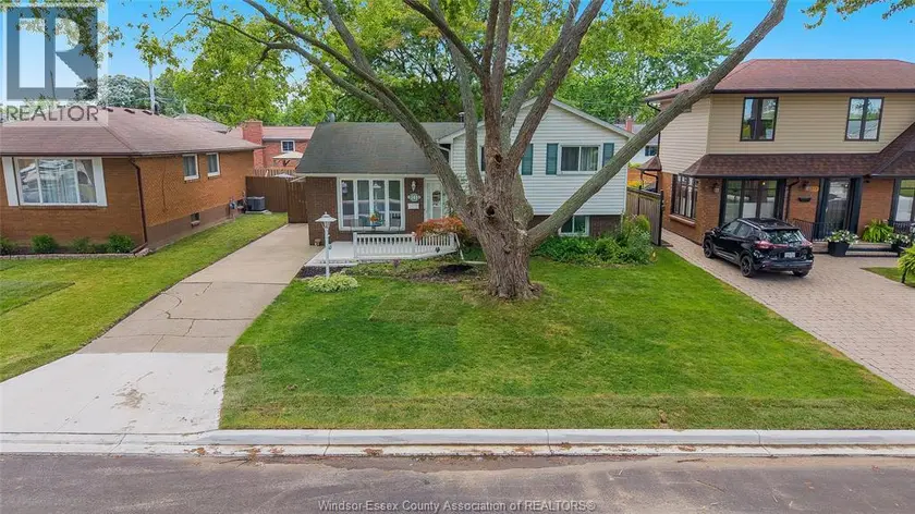 Detached at 381 CARLING, Windsor