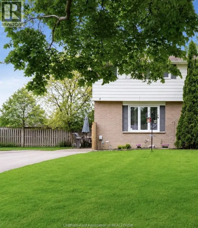 Semi-Detached/Link at 4 Donalda DRIVE, Chatham