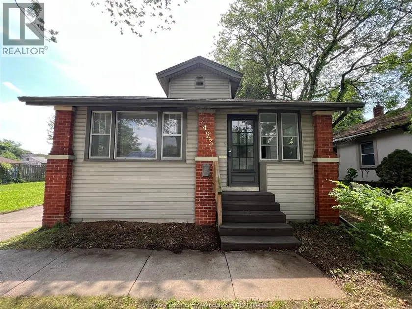 Detached at 2423 PRINCESS AVENUE, Windsor