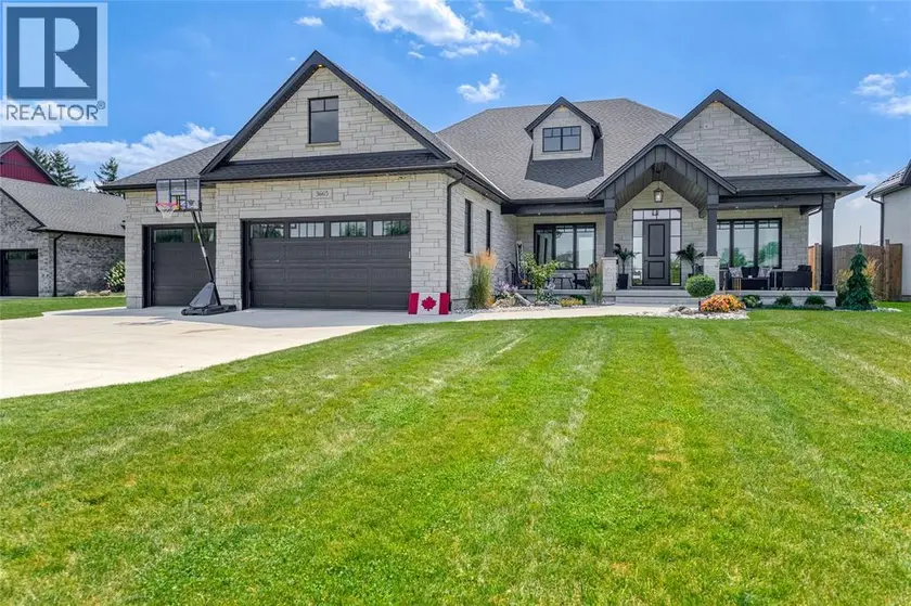 Detached at 3665 EGREMONT ROAD, Plympton-Wyoming