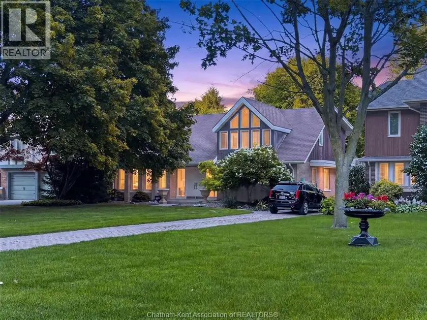 Detached at 301 VICTORIA AVENUE, Chatham
