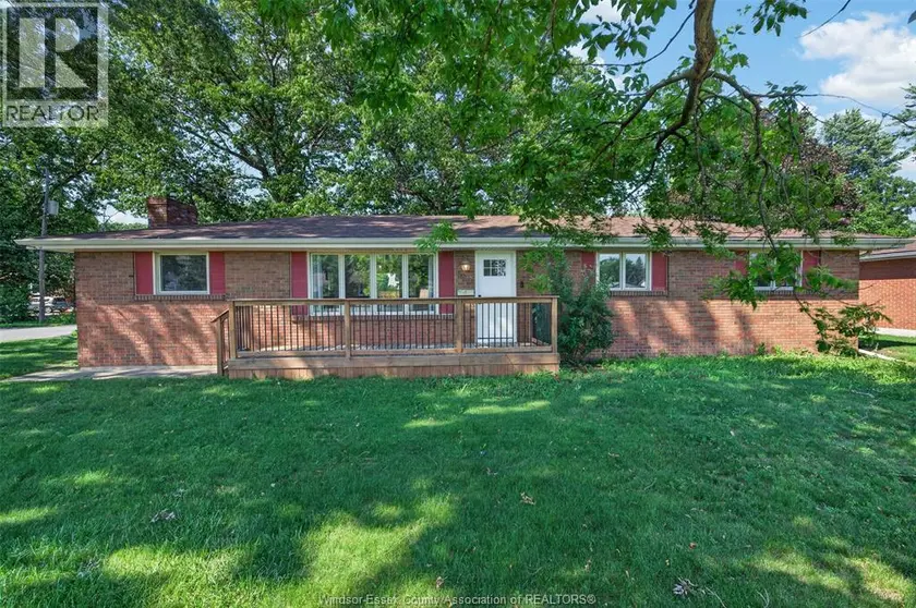 Detached at 520 FRONT ROAD, LaSalle