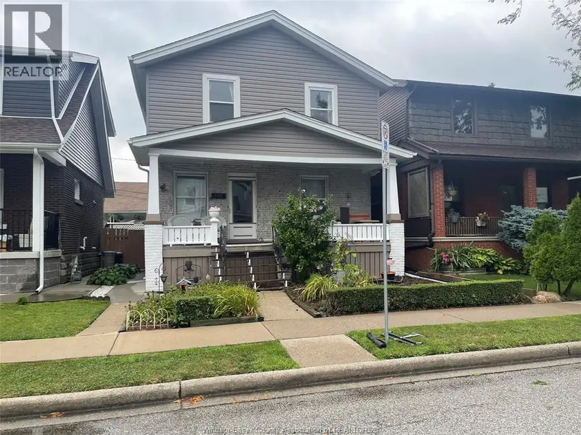 Detached at 382 PINE, Windsor
