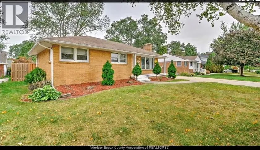 Detached at 3087 AVONDALE AVENUE, Windsor