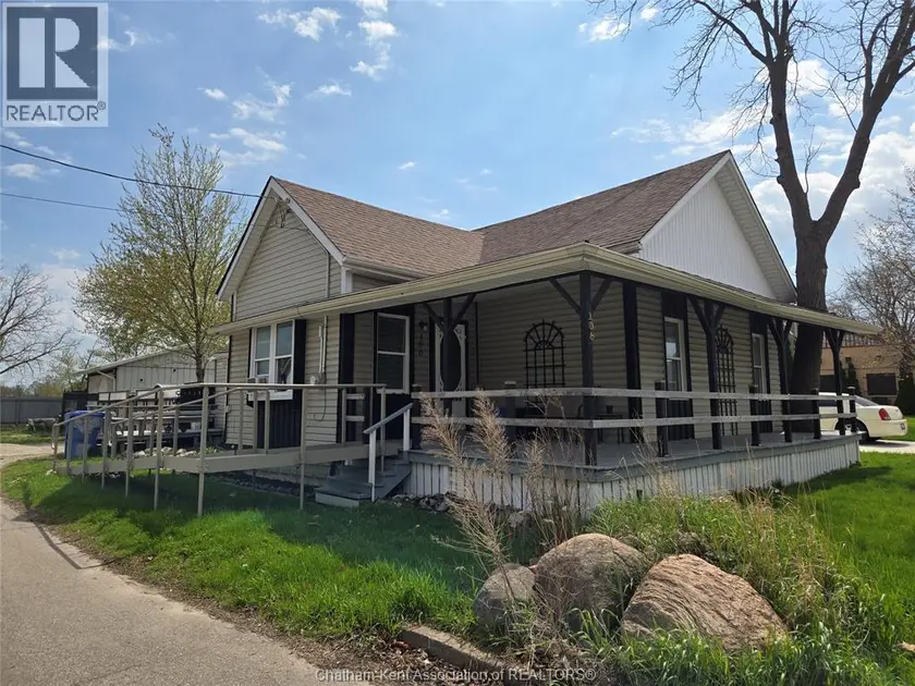 Detached at 106 Park Avenue E AVENUE, Chatham