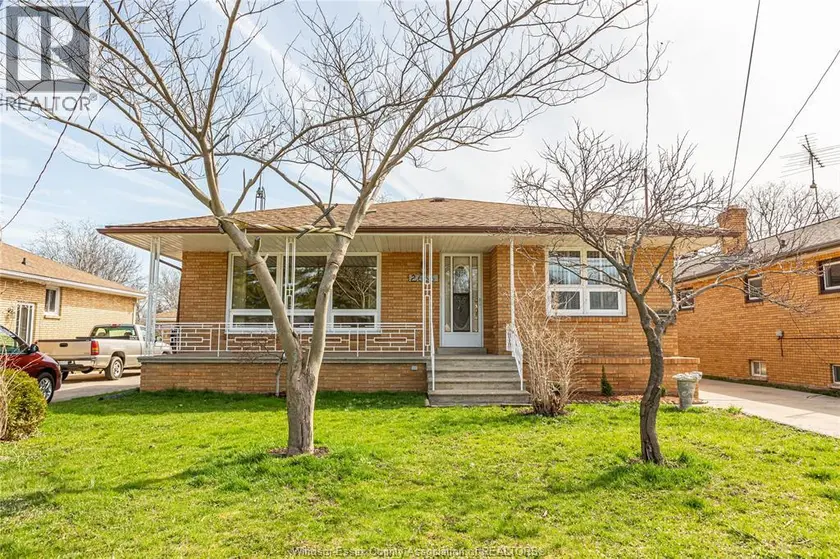 Detached at 2666 JOS ST LOUIS, Windsor