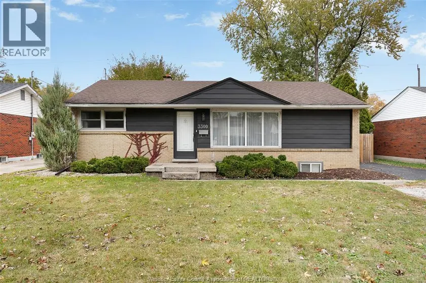 Detached at 3300 MARK Unit# MAIN, Windsor