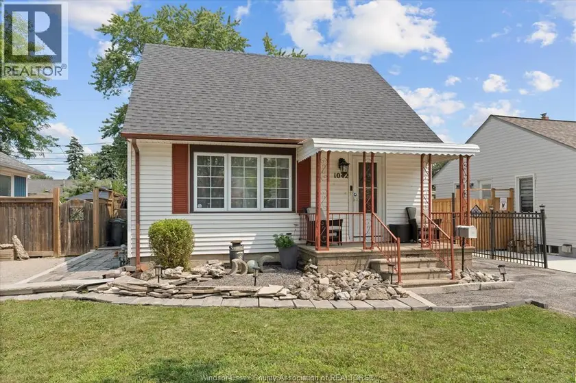 Detached at 1042 EDWARD, Windsor
