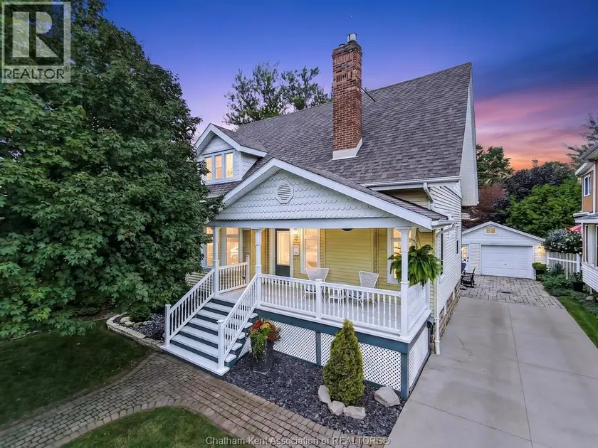 Detached at 15 Ellwood AVENUE, Chatham