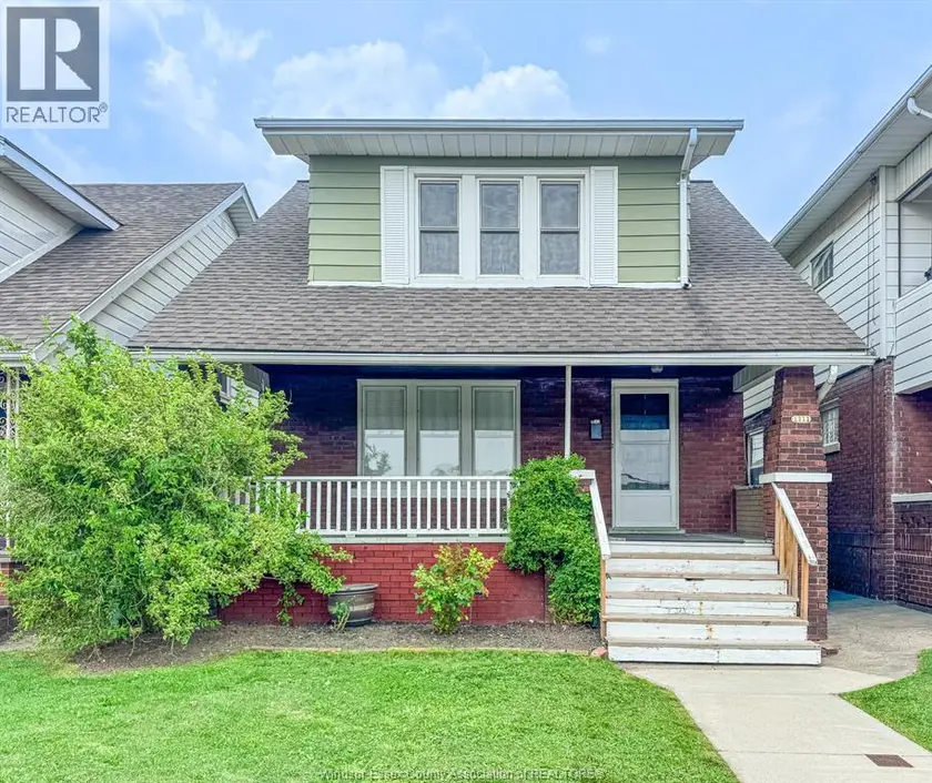 Detached at 1111 ELSMERE, Windsor
