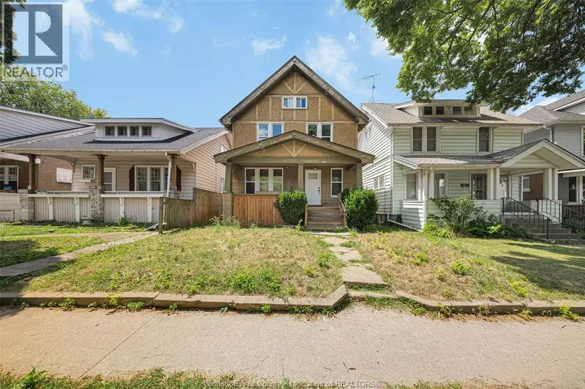 Detached at 421 ELM AVENUE, Windsor