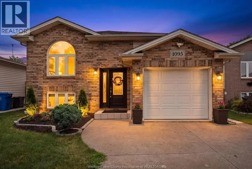 Detached at 1095 LAKEVIEW, Windsor