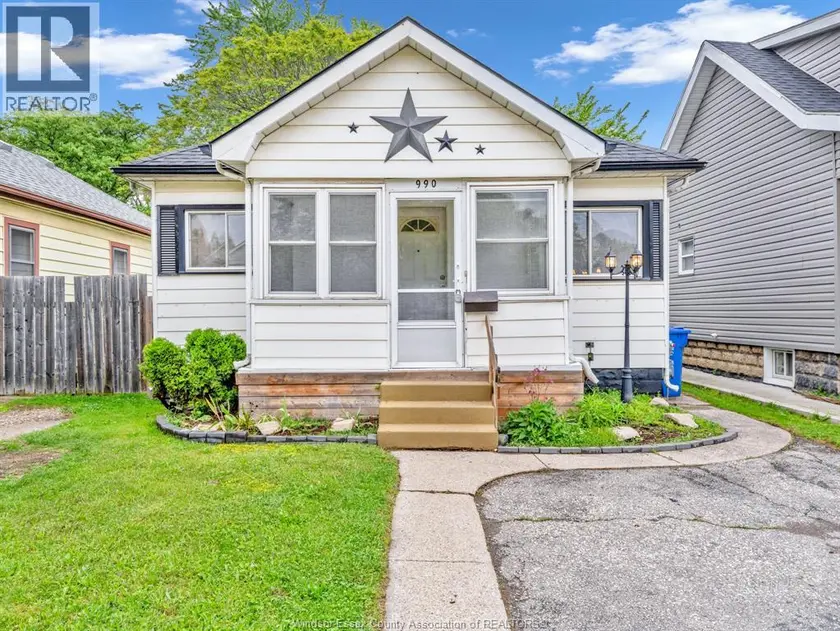 Detached at 990 Campbell AVENUE, Windsor