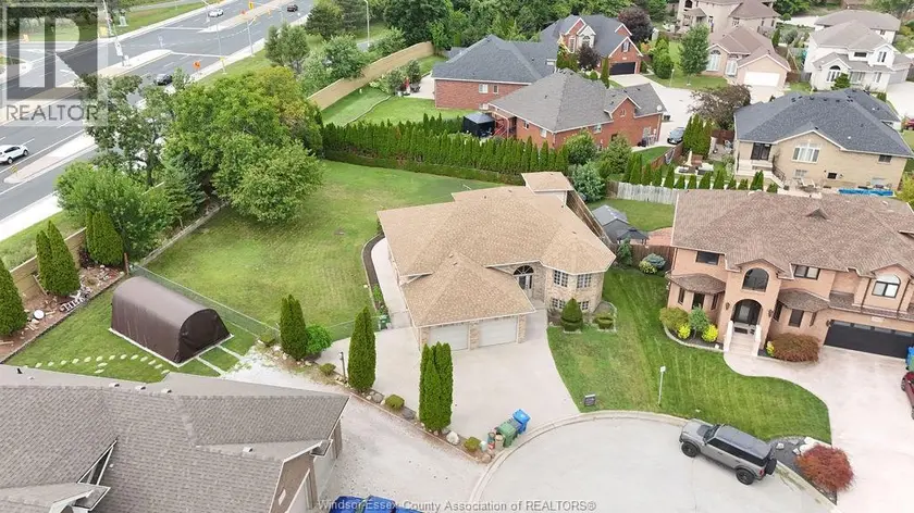 Detached at 2672 FLEMING COURT, Windsor