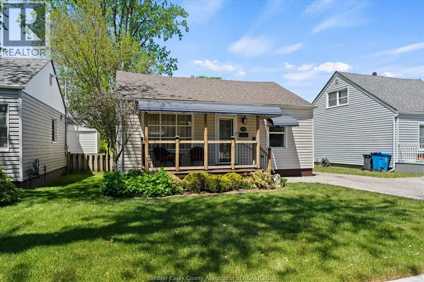 Detached at 3560 BARRYMORE LANE, Windsor