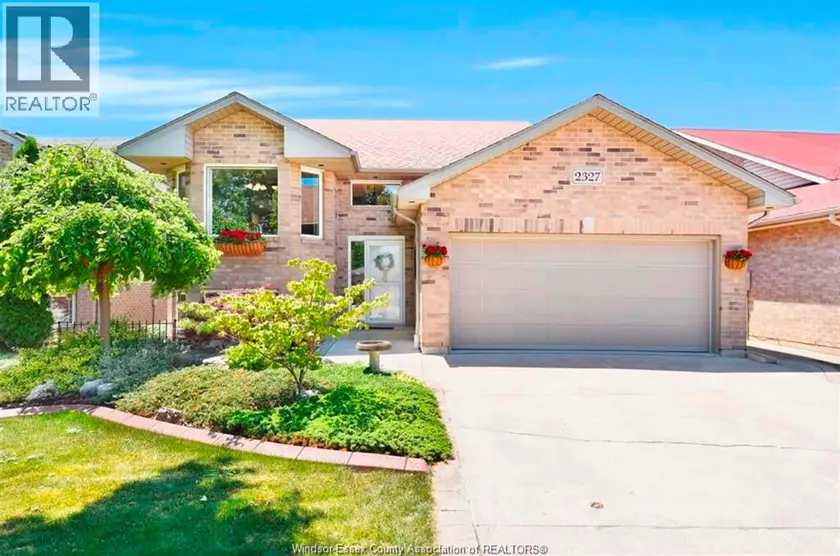 Detached at 2327 NORCREST, Windsor