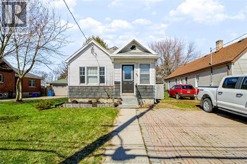 Detached at 35 Alexandra AVENUE, Chatham