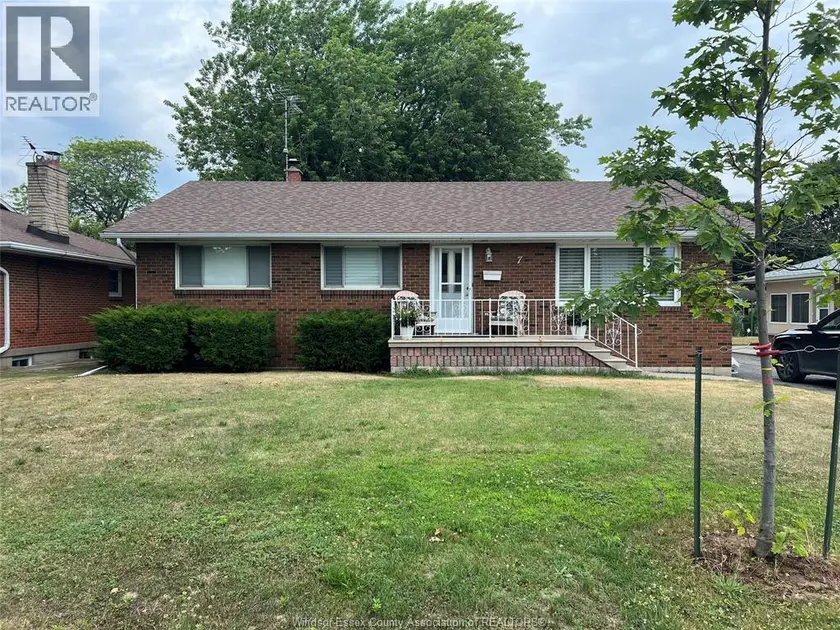 Detached at 7 GLADSTONE AVENUE, Leamington