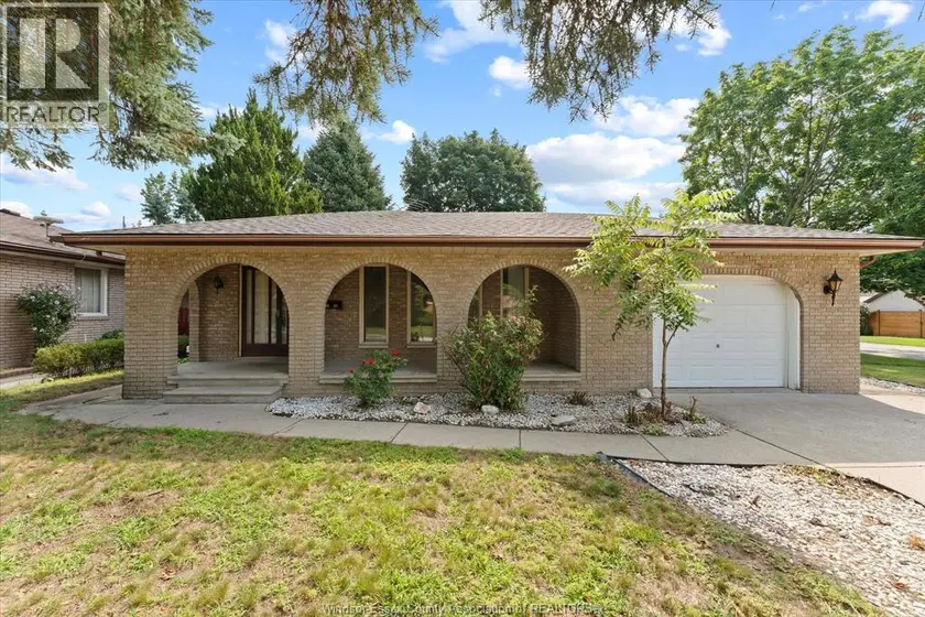 Detached at 5860 Ninth STREET, LaSalle