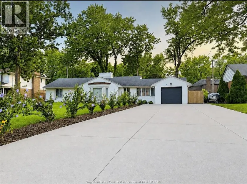Detached at 3549 OUELLETTE, Windsor