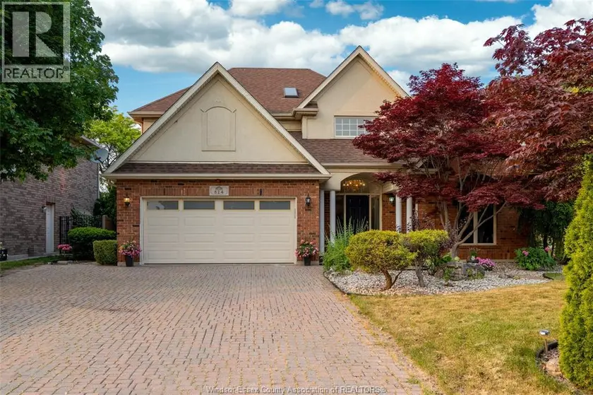 Detached at 824 LAKE TRAIL, Windsor