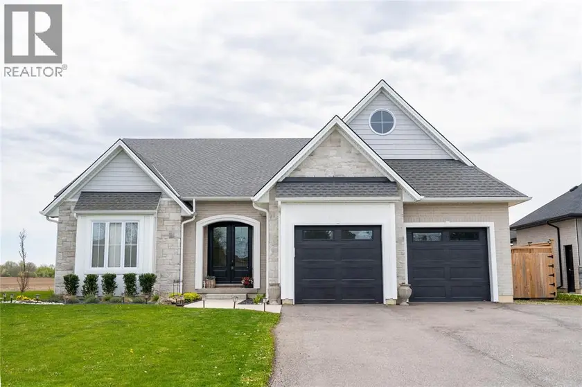 Detached at 3613 Queen STREET, Plympton-Wyoming