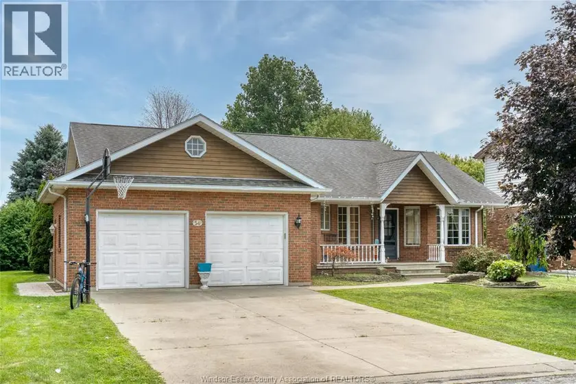 Detached at 54 SHAWNEE COURT, Leamington
