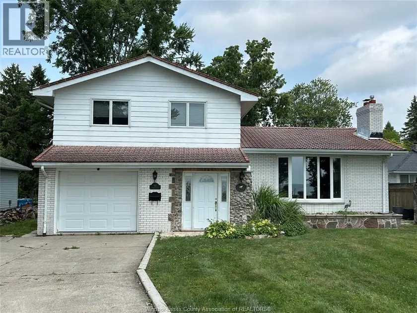 Detached at 90 HARBOURVIEW, Kingsville