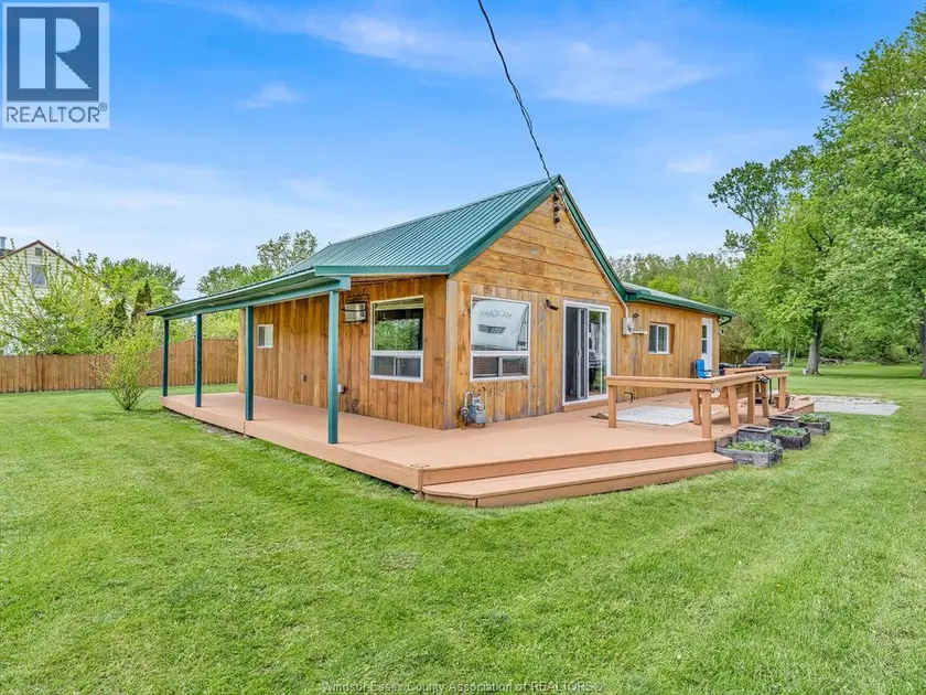 Detached at 2420 COUNTY ROAD 20 W, Harrow