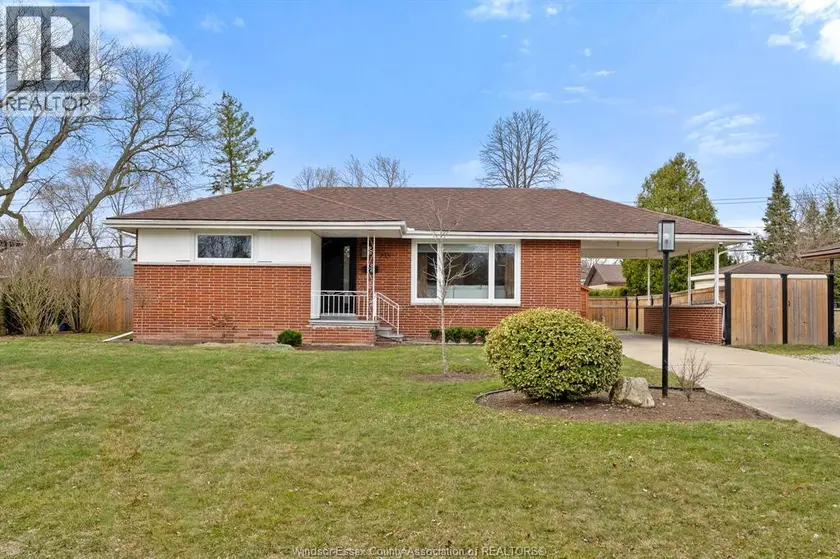 Detached at 735 Lounsborough, Windsor