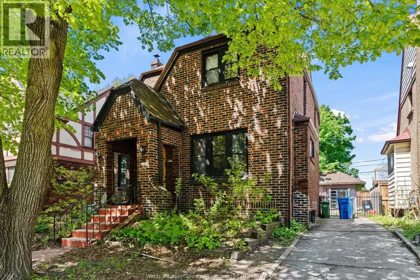 Detached at 3056 Alexander AVENUE, Windsor