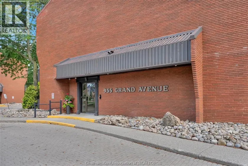 Apartment at 955 GRAND AVENUE West Unit# 109, Chatham