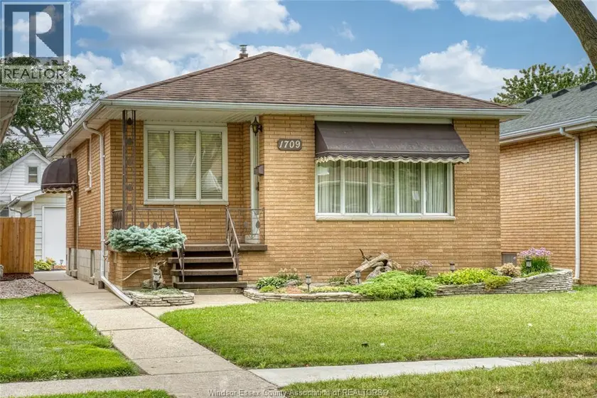 Detached at 1709 GLADSTONE AVENUE, Windsor
