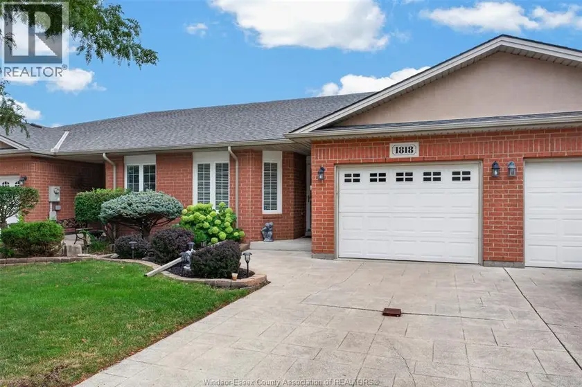 Townhouse at 1818 LUXURY, Windsor