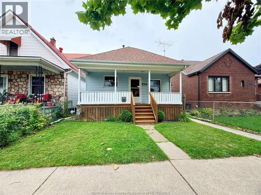 Detached at 1670 ALBERT, Windsor