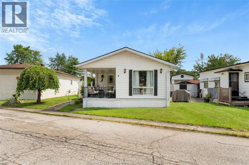 Detached at 4 ROBIN CRESCENT, Lakeshore