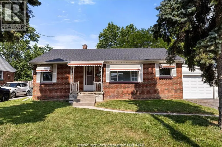 Detached at 2780 DOMINION BOULEVARD, Windsor