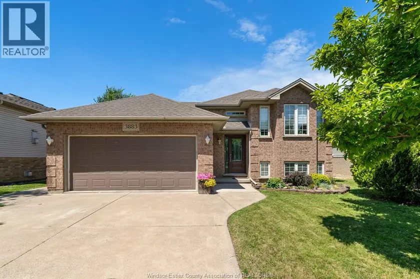 Detached at 3883 Aristotle CRESCENT, Windsor