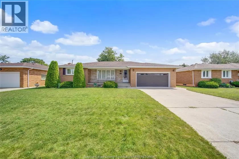 Detached at 2506 LONGFELLOW AVENUE, Windsor