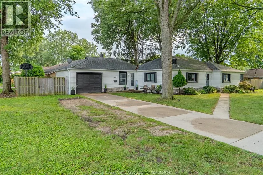 Detached at 805 Roselawn DRIVE, Windsor