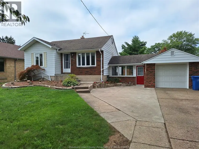 Detached at 3987 CASGRAIN, Windsor
