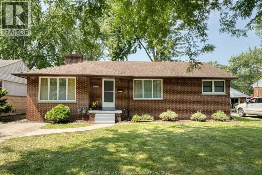 Detached at 3277 DOMINION, Windsor