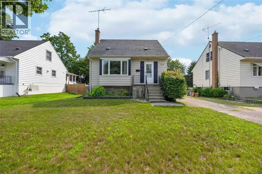 Detached at 722 WOODHAVEN AVENUE, Sarnia