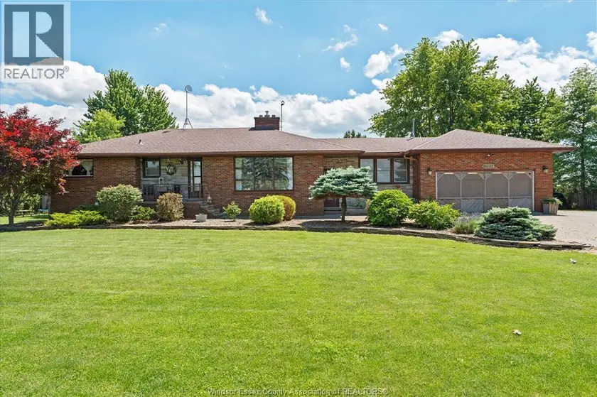 Detached at 9601 COUNTY RD 18, Amherstburg